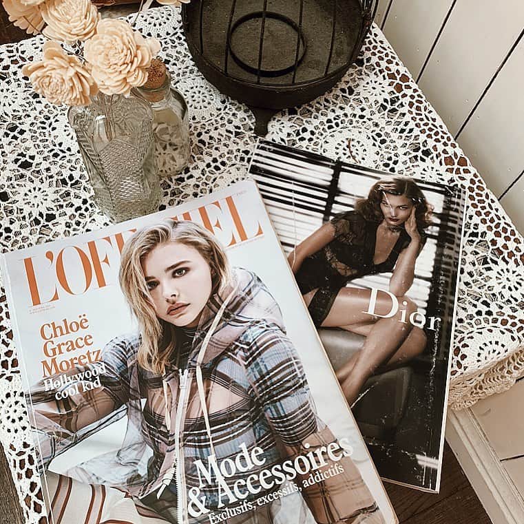のインスタグラム：「スタジオの一角とっても可愛かったから撮ってみちゃった🐶 . . . . . #Dior #vogueJapan #ボーグジャポン #らむぴく」