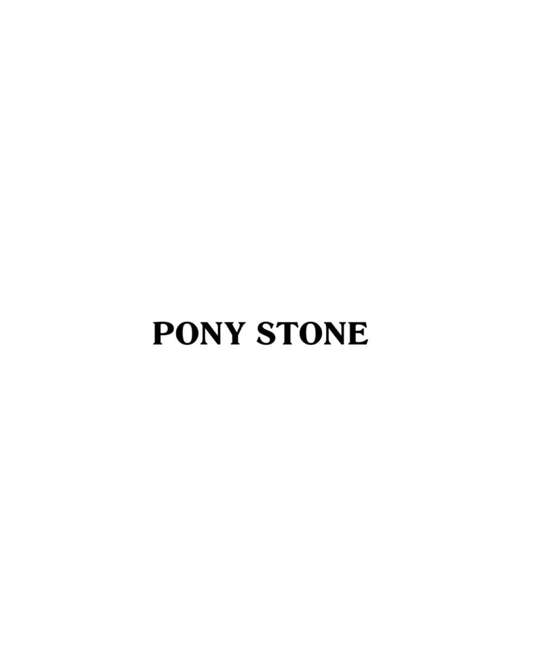 PONY STONEさんのインスタグラム写真 - (PONY STONEInstagram)「𝐏𝐎𝐍𝐘 𝐒𝐓𝐎𝐍𝐄 𝐒𝐀𝐅𝐄𝐓𝐘 𝐅𝐋𝐈𝐑𝐓 𝐊𝐈𝐓 🖤 1 𝐍𝐎𝐈𝐑 𝐟𝐚𝐜𝐞 𝐬𝐡𝐢𝐞𝐥𝐝 680 𝐭𝐡𝐛 หน้ากากอนามัย FACE SHIELD รูปหัวใจ(สีดำ) ขนาด Face shield length : 8” / width : 10” 2 𝐏𝐔𝐑𝐄 𝐟𝐚𝐜𝐞 𝗺𝐚𝐬𝐤 280 𝐭𝐡𝐛 หน้ากากอนามัยผ้านีโอพรีน สกรีนโลโก้ PONY STONE พร้อมสายคล้องคอ ขนาด Width : 26 cm. / High : 8.5 cm. 3 𝐁𝐔𝐋𝐋𝐄𝐓  𝐩𝐮𝐬𝐡 𝐬𝐭𝐢𝐜𝐤 680 𝐭𝐡𝐛 อุปกรณ์กดปุ่มอนามัย สำหรับพกพา แข็งแรงและทนทาน ช่วยลดความเสี่ยงต่อการสัมผัสเชื้อโรคได้และสามารถเป็นไฟแช็ก / ไฟฉาย  4 𝐏𝐑𝐈𝐎𝐑𝐈𝐓𝐘 𝐟𝐚𝐜𝐞 𝐜𝗼𝐯𝐞𝐫 𝐭𝐞𝐞 1680 𝐭𝐡𝐛 เสื้อยืดแขนสั้นคอMASKสามารถใส่ปิดขึ้นมาบริเวณใบหน้าได้ ผ้านุ่มใส่สบาย และมีช่องใส่ขวดสเปรย์แอลกอฮอล์ด้วย 5 𝐅𝐋𝐈𝐑𝐓 𝐭𝗼𝐭𝐞 𝐛𝐚𝐠 680𝐭𝐡𝐛 กระเป๋าผ้าสำหรับใส่อุปกรณ์ที่ป้องกันเชื้อโรค เชื้อไวรัส ที่สะพายออกจากบ้านได้อย่างมั่นใจ และมีช่องแบ่งใส่ของ 3 ช่องด้วย 6 𝐊𝐈𝐓𝐙 𝐠𝐥𝗼𝐯𝐞 𝐛𝗼𝐱/ 3 𝐛𝐥𝐚𝐜𝐤 𝐫𝐮𝐛𝐛𝐞𝐫  𝐠𝐥𝗼𝐯𝐞𝐬 480 𝐭𝐡𝐛 กล่องใส่ถุงมือยางอนามัย กล่องที่ใส่ถุงมือยางที่พกออกจากบ้านได้โดยหยิบมาใช้ในการสัมผัสสิ่งของโดยตรง ลดการสัมผัสเชื้อโรค 1 กล่องมีถุงมือให้ 3 ชิ้น 7 𝐒𝐏𝐑𝐄𝐀𝐃𝐈𝐍𝐆 𝐋𝐎𝐕𝐄 3 𝐛𝗼𝐭𝐭𝐥𝐞𝐬 𝐚𝐥𝐜𝗼𝐡𝗼𝐥 𝐬𝐩𝐫𝐚𝐲 75% 320 𝐭𝐡𝐛 Spreading love 🤍 ALCOHOL HAND SPRAY 🤍 มีส่วนผสมแอลกอฮอล์ 75% Food grade ใช้ทำความสะอาดมือ และ สิ่งของต่างๆรอบตัว เพื่อ ฆ่าเชื้อโรค-ไวรัสได้ถึง99.99%  𝐈𝐍𝐃𝐈𝐕𝐈𝐃𝐔𝐀𝐋 4,880𝐭𝐡𝐛  มูลค้าสินค้ารวม 4,880 thb 𝐒𝐞𝐭 3,880𝐭𝐡𝐛  ราคาขายยกเซ็ต 3,880 thb สามารถซื้อแยกชิ้นได้  𝐀𝐕𝐀𝐈𝐋𝐀𝐁𝐋𝐄  𝐎𝐑 𝐎𝐑𝐃𝐄𝐄 𝐕𝐈𝐀 𝐋𝐈𝐍𝐄」6月7日 19時22分 - ponystone_official