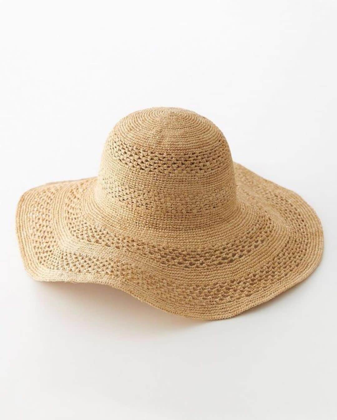 STRIPE DEPARTMENTさんのインスタグラム写真 - (STRIPE DEPARTMENTInstagram)「Buyer's recommend ﻿  Cool Head﻿ 頭の快適に一役。最新ハットで遊ぶスタイルが今年流﻿。 ﻿ 日差しが強くなって紫外線が気になるこれからの季節。見た目にも涼しい夏物ハットをPICK UPしました。﻿ ﻿ ちょっとしたお買物にも、おしゃれに紫外線対策ができる帽子は必需品。﻿ @stripedepartment プロフィールURLより、ハットやキャップ、ベレー帽など、この夏におすすめの帽子をご紹介しております。帽子をお探しの方は、ぜひチェックしてみてください✔️﻿ ﻿ #ストデパwomen ﻿ #ストデパ #ストライプデパートメント #stripedepartment﻿ #un3d #23区 #chapeaudo #kettycherie #lipstar #帽子 #ハット #キャップ #ベレー帽 #ストローハット #パナマハット #ラフィアハット #ペーパーハット  #カンカン帽  #麦わら帽子」6月7日 19時20分 - stripedepartment