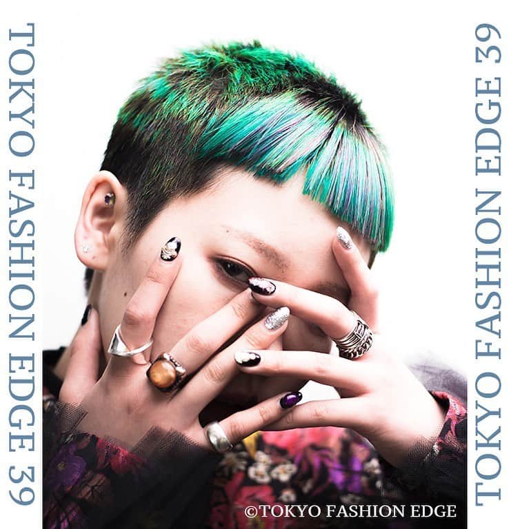 東京ファッションエッジ／プロフェッショナル東京のインスタグラム：「TOKYO FASHION EDGE 39号に掲載の美容師様をご紹介します😚  安田尭広 atelier pépin（京都府） @takahiro_yasuda_works @pepin taka Hair & Make & Photo：安田尭広  #東京ファッションエッジ　#tokyofashionedge #安田尭広 #profeshionaltokyo #クリエイティブヘア #creative #クリエイティブヘアスタイリスト #creativehairstylist #hair #ヘアスタイル #hairstyle #ヘアカラー #haircolor #メイク #make #makeup #ファッション #fashion #美容師 #ヘアスタイリスト #hairstylist #hairstylistjapan #美容学生 #modermsalon #colorsync #hairtransformation #hairinspo #hairofinstagram #美容学生と繋がりたい #fashionista」