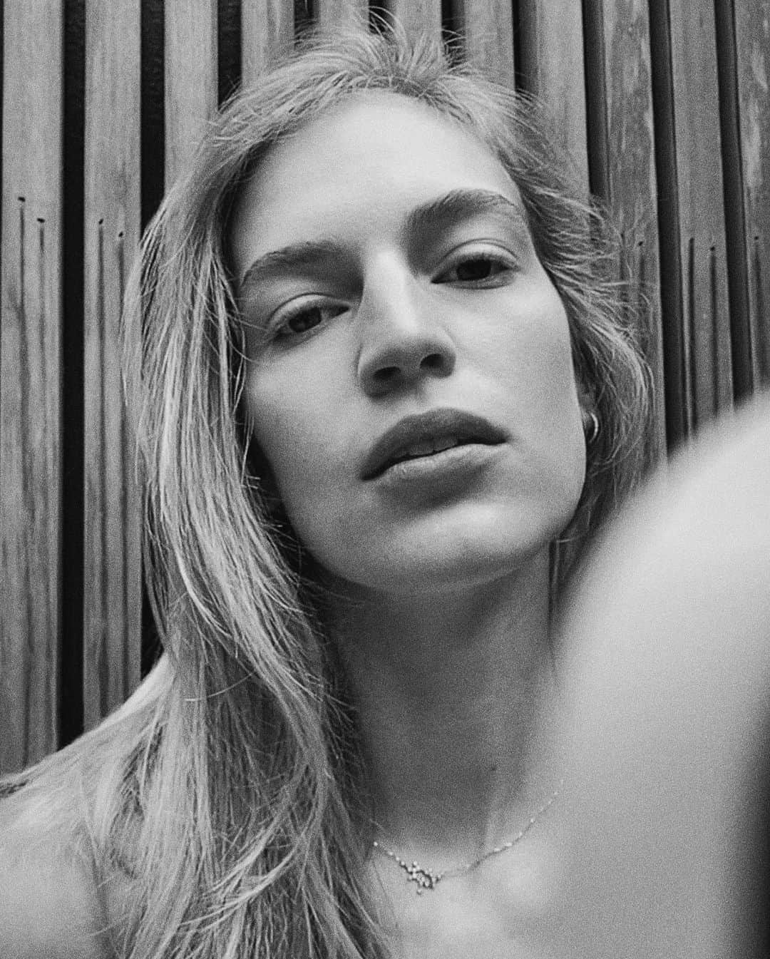 ヴァネッサ・アクセンテのインスタグラム：「No cameras please 🚫」