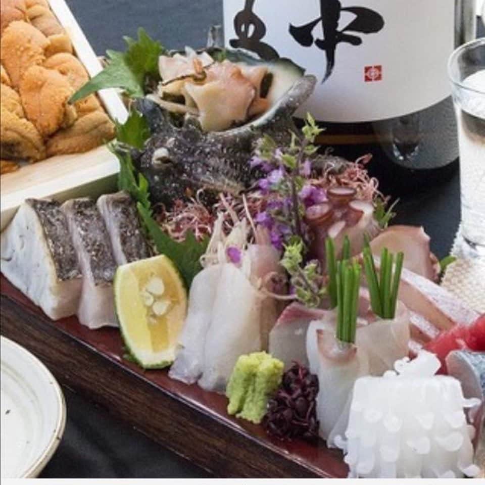 山本華世さんのインスタグラム写真 - (山本華世Instagram)「久しぶりの外で夜ご飯、新鮮な刺身と美味しいお料理とサプライズのプレゼントは緊急事態千円‼️感動をありがとでした。 #西中洲#なか尾 #博多グルメ #福岡グルメ #緊急事態千円 #バータービレッジ  #山本カヨ　#しゃれとんしゃあ」6月7日 19時52分 - kayo_092