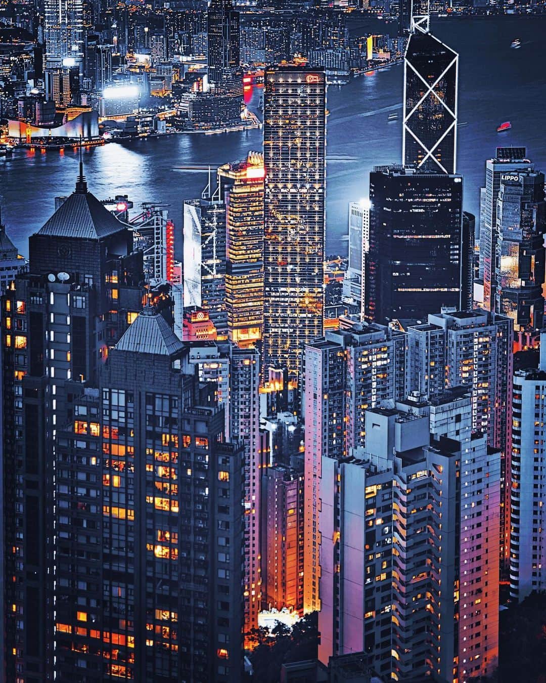 HAYAMI HANNAH ハナさん ど田舎のインスタグラム：「The Hong Kong #🇭🇰 Miss You Too! Re-Edit🌃 : : :  #hayamihannah  #FreeHK #香港 #Sonyimagegallery  #discoverhongkong #instameethk⁠ #awesomehongkong  #hongkongphotography⁠ #unlimitedhongkong  #exploringhongkong⁠ #hongkongstreets  #hongkongnight  #hkphotography ⁠ #hongkong  #hongkonglifestyle #Hongkonginsta  #hongkongstreetphotography⁠ #visualhongkong  #reframinghk  #travelphotography #Bealpha  #sonyimages #moodygrams⁠  #asianlens #letsguide #Eyeempohoto #線維筋痛症 #yourshotphotographer」