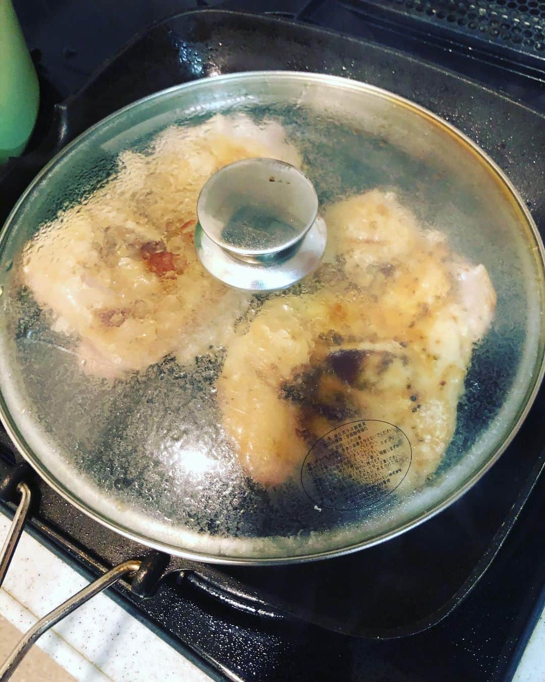 永田裕志さんのインスタグラム写真 - (永田裕志Instagram)「今週は鍋ではなく、久しぶりに「永田焼き」を作りました。 鳥もも肉にガーリックソルト、ブラックペッパーをかけてオリーブオイルで焼き醤油かけて蒸らした後、オーブンにて焼き出来上がり。 香ばしくて大変美味しかったゼァ‼️ #永田焼き  #永田裕志」6月7日 20時11分 - yuji_nagata