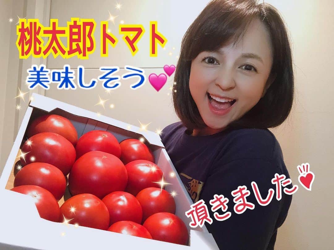 いとうまい子のインスタグラム：「桃太郎トマト🍅 お裾分けで頂きました〜♪ 超〜美味しそうです‼️ ありがとうございました💕 @sueno0802  #桃太郎トマト #大きいサイズ #美味しそう #頂きました #嬉しい #いとうまい子」