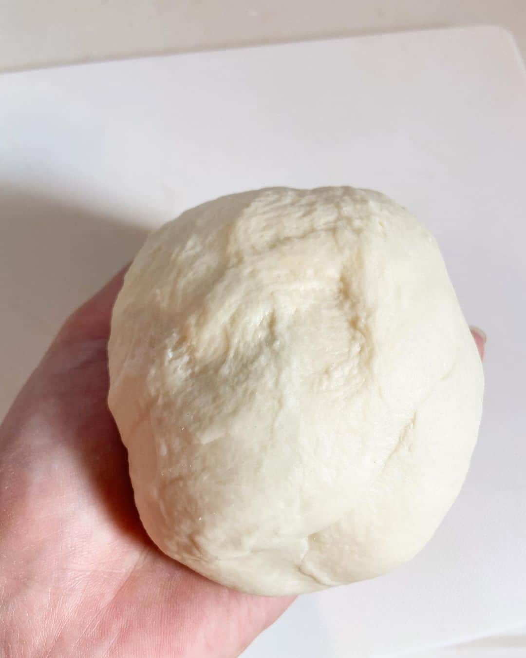 荒尾茉紀のインスタグラム：「カレーうどん🍛時間があるときバージョン👩🏻‍🍳信じられないくらい太さがバラバラ😂美味しかったけど大変だったので、これからは素直に市販の麺を買うことにします‼️（笑）  I cooked "curry udon" I made noodles myself so thicknesses of them are uneven.hahaha😅💦 #カレーうどん #udon #手作り麺」