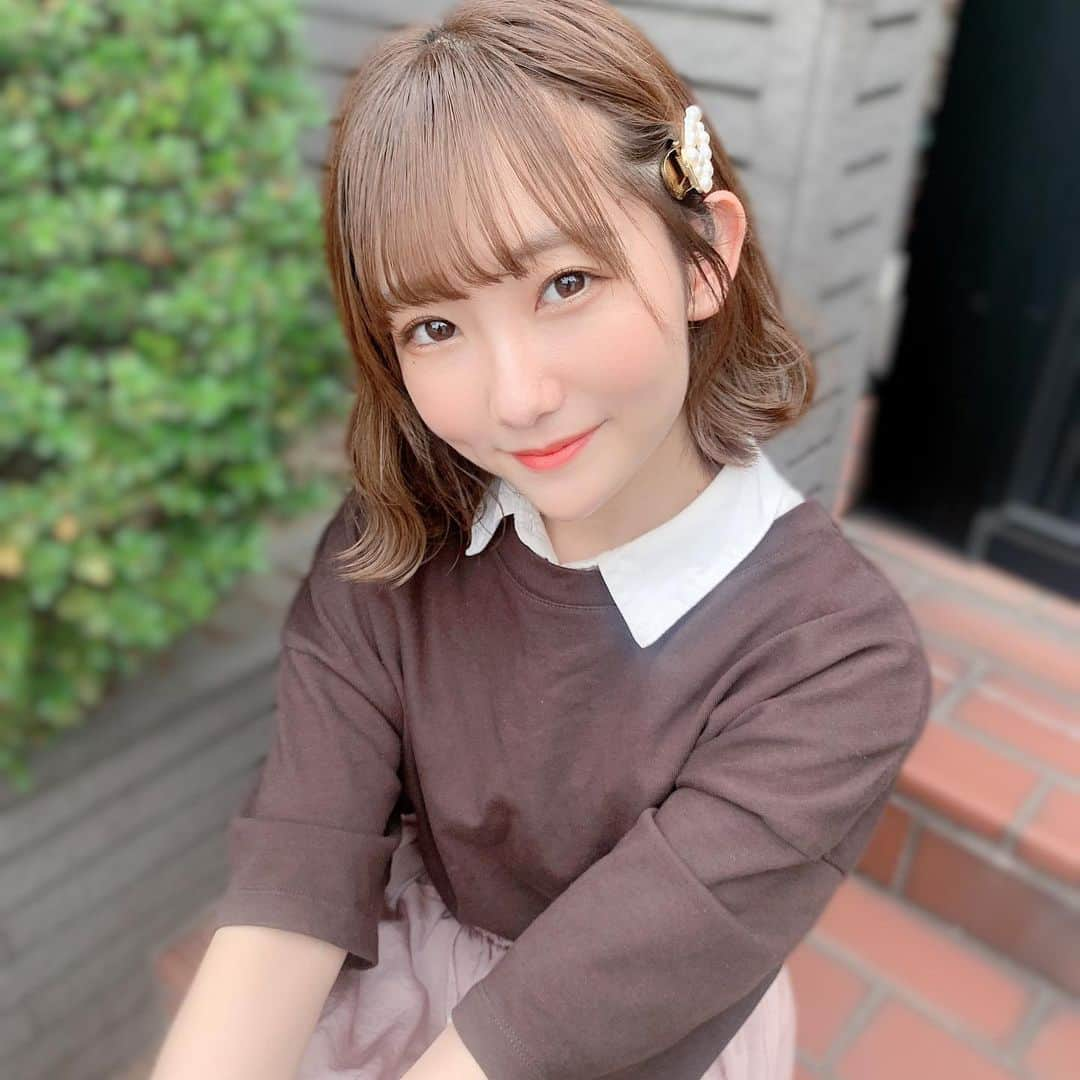 夏川愛実さんのインスタグラム写真 - (夏川愛実Instagram)「﻿ ﻿ 茶色とピンク💗﻿ ﻿ 明日からまた月曜日、、頑張ろ🔥﻿ ﻿ ﻿ #Tシャツコーデ#ピンクベージュ#ベージュコーデ#Tシャツ﻿ #ヘアアレンジ#ボブアレンジ#ショートボブ#ショート女子﻿ #ウエーブ#ボブカット#ショートヘア#ボブヘア#ボブ巻き方﻿ #外ハネ#ボブ#ウェーブ巻き#巻き髪#メイク#アイドルメイク﻿ ﻿」6月7日 20時20分 - ami_natsukawa