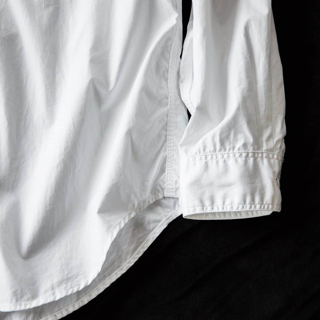 ビームスさんのインスタグラム写真 - (ビームスInstagram)「"New Work Shirt" Engineered Garments for Pilgrim Surf+Supply "ハイブリッドなワークシャツ"をコンセプトに、＜Engineered Garments＞らしい解釈でデザインされた＜Pilgrim Surf+Supply＞のエクスクルーシブモデル ・アウトドアブランドのシャツに見られるジッパーポケットやグログランテープのロッカーループ ・ワークシャツに見られるトリプルステッチやポケットの形状 ・ミリタリーユニフォームに見られるユニークな襟のディテール  スマートな印象ながらも、実用性に富んだアイテムです --- info --- 「ピルグリム サーフ＋サプライ 京都」 6/11 NEW OPEN !  #pilgrimsurfsupply #ピルグリムサーフサプライ #beams #ビームス #engineeredgarmetnts #エンジニアドガーメンツ #シャツ」6月7日 20時31分 - beams_official