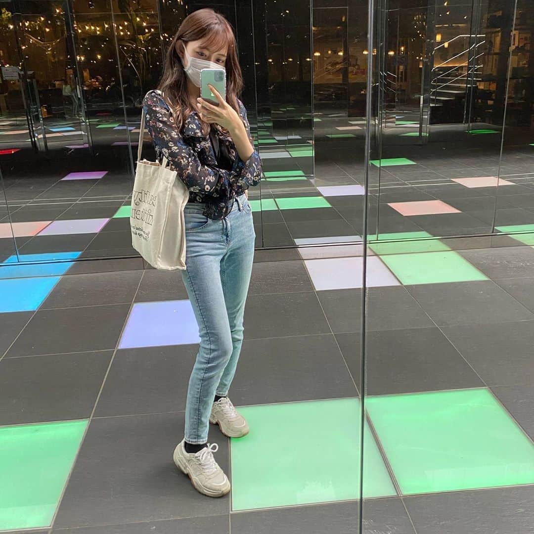 野島樺乃のインスタグラム：「過去私服☺︎‬︎ . . . #ootd #fashion  #私服 #お洒落　#トートバッグ #デニムコーデ #韓国ファッション #過去pic  #スニーカー女子 #dholic #hm #bershka」