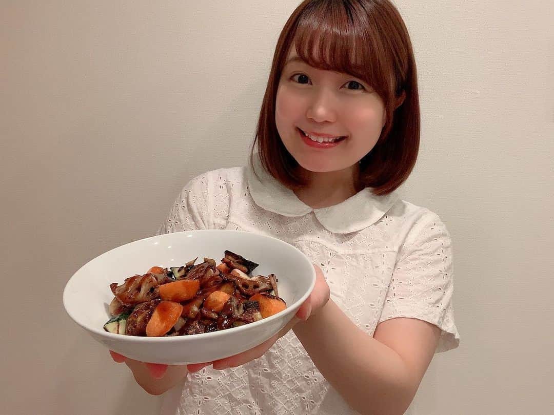 嶋梨夏さんのインスタグラム写真 - (嶋梨夏Instagram)「昨日作った「鶏と野菜の黒酢あん」です🍚💓大戸屋の黒酢あん定食が大好きだからそれっぽくしたかったのに揚げずに焼いたら色味がうまくいかなくて思い通りにはいきませんでした😨でも黒酢あんは美味しく作れたので結果もぐもぐ美味しくいただきました🙂✨✨✨ . . . . . #おうち時間 #うちで過ごそう #stayhome #うちなに #おうちごはん #自炊 #鶏と野菜の黒酢あん #鶏肉 #ズッキーニ #れんこん #人参 #黒酢あん #アラサー女子 #丸顔 #ショートボブ #ぷに子 #ぽっちゃり女子 #photooftheday #JAPAN #japanesegirl #avex #avexmanagement #instagood #followme #シマリカご飯 #しまりか手乗りごはん #ricashima #嶋梨夏」6月7日 21時07分 - shimarica_jp