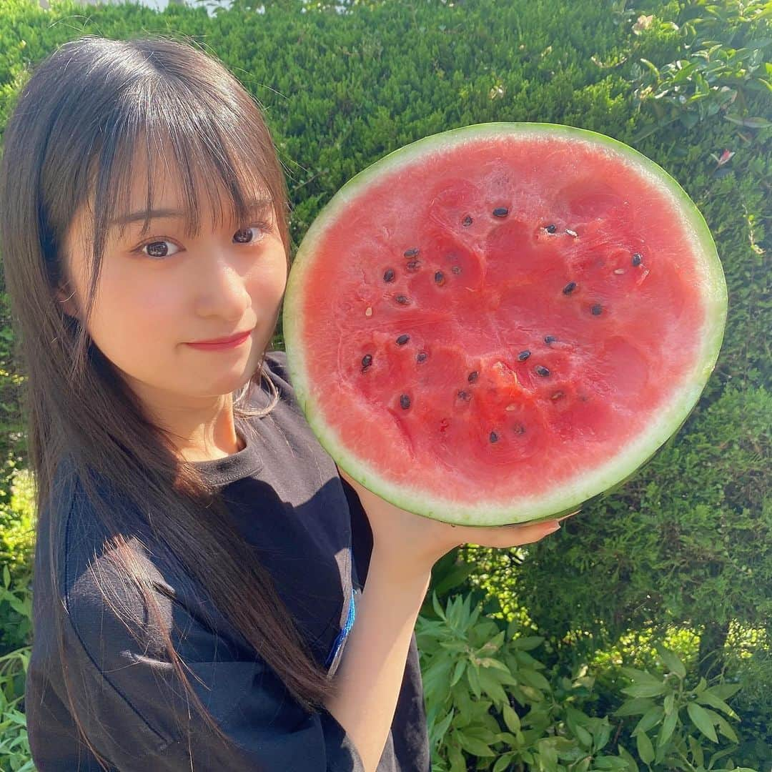 田中伊桜莉さんのインスタグラム写真 - (田中伊桜莉Instagram)「今年初すいか🍉 夏の気分〜☺︎ このすいか何キロだと思う？  #熊本#植木#すいか」6月7日 20時59分 - iori_hkt48