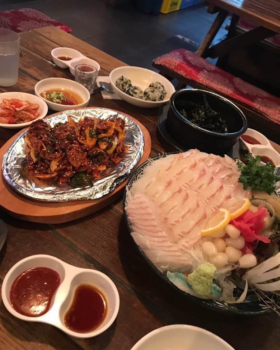 イナチ のインスタグラム：「내일  쉰다며」