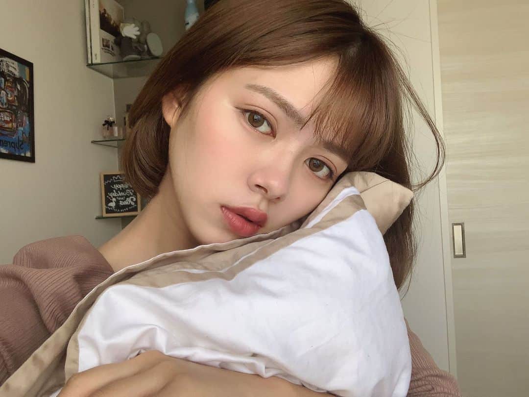 鷹野日南さんのインスタグラム写真 - (鷹野日南Instagram)「にゅーカラコン🙂🤍 . . 👀:SOELA EYE COTTON BROWN . .  髪の毛が明るくなってきたからブラウンのカラコンがいい感じに馴染んでる。💭 太陽の光が目に入ると、余計にかわいい すきです、、！ . .  #mitunolens #蜜のレンズ #カラコン」6月7日 21時04分 - hinachan.3