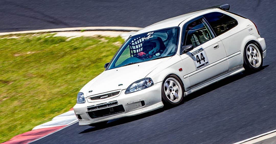 のインスタグラム：「_ OAKS POWER Honda EK9 CIVIC Type R _ Shot on May-24 2020 "HONDA VTEC ONE MAKE RACE 2020 Rd.2" organized by @zerofighterautocustom at Okayama International Circuit  _ owner: @oaks64makoto  photo: @mistbahn _ _ JP) 2020年5月24日 岡山国際サーキット、ゼロファイターさん主催「HONDA VTEC ONE MAKE RACE 2020 Rd.2」。 _ _ #hondavteconemakerace #ホンダvtecワンメイクレース #zerofighterautocustom #okayamainternationalcircuit #岡山国際サーキット #oakspower #オークスパワー #honda #civic #hondacivic #ホンダシビック #シビック #ctr #ek9 #ekcivic #ek #osakajdm #kanjo #kanjostyle #kanjoracer #kanjozoku #timeattack #timeattackjapan #hondasontrack #rays #te37 #volkracing #bseries #b16 #b18」