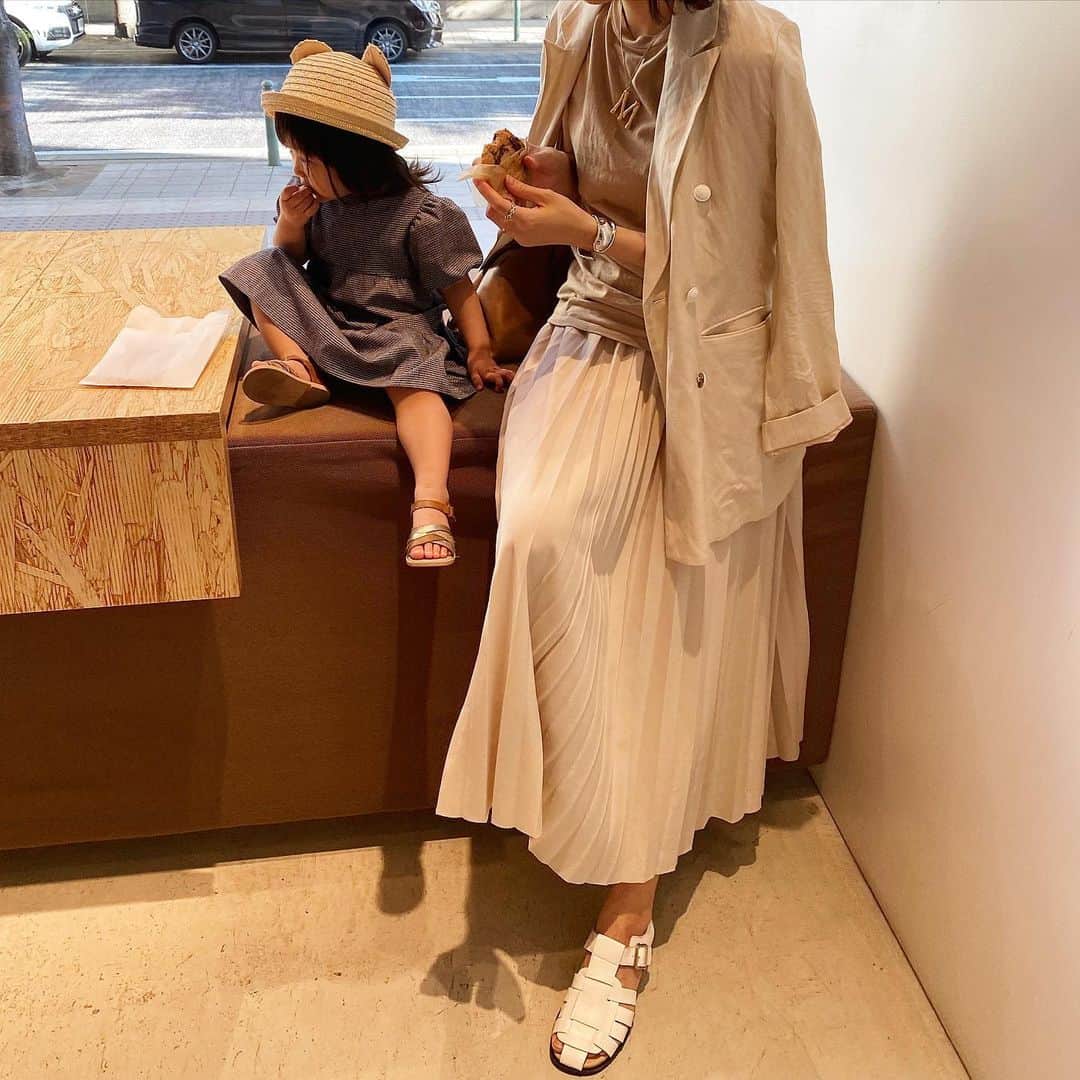 美生のインスタグラム：「家族で神戸へ⚓️﻿ ﻿ ﻿ ゆっくり過ごす週末👨‍👩‍👧‍👧﻿ ﻿ ﻿ そしていよいよ﻿ 今週水曜からPOPUPが始まります！﻿ ﻿ ﻿ お越しいただきます皆様﻿ どうぞお気をつけてお越しください🙇‍♂️✨﻿ お越しいただけない皆様も﻿ いつでもどこでもPOPUPが楽しんでいただける﻿ POPUP特設ページが﻿ 明日より一部公開になりますので﻿ 是非お楽しみください♡﻿ POPUP期間中も水曜日と金曜日のLIVEは﻿ 行いますのでぜひお楽しみに♡﻿ ﻿ ﻿ こんな状況の中ではありますが、﻿ stay safe で﻿ 少しでも皆様に楽しんでいただけますと﻿ 幸いです🕊﻿ ﻿ ﻿」