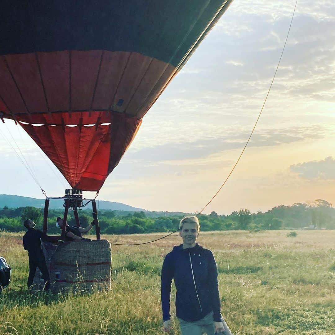 アンドレア・オズヴァルトさんのインスタグラム写真 - (アンドレア・オズヴァルトInstagram)「Never seen the #Balaton like that before! 😍😍😍#myday #sundayfunday #holiday #hotbaloon #experience #neverforget #hotairballoon #mongolfiera #hőlégballon #bakancslista #bucketlist」6月7日 21時33分 - andreaosvart