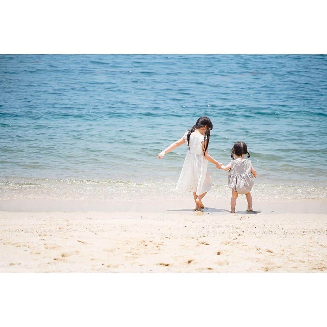 Kyooonさんのインスタグラム写真 - (KyooonInstagram)「久しぶりの海﻿ やっぱり自然っていいな﻿✨ ﻿ たーっぷりとアーシング👣　﻿ ﻿ #姉妹#4歳差姉妹#海#アーシング」6月7日 21時28分 - fancykyon