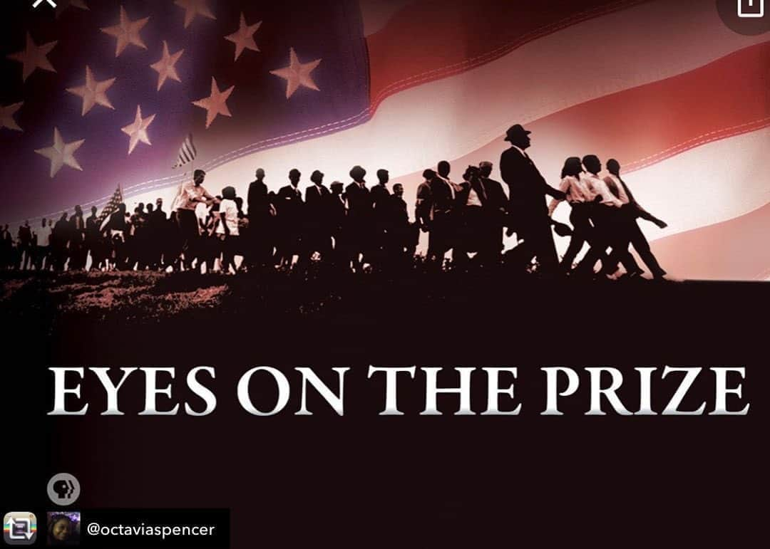 ジム・パーソンズのインスタグラム：「Coincidentally, I first watched this PBS doc, “Eyes on the Prize,” in preparation to film “Hidden Figures,” which, of course, counted @octaviaspencer among its cast. I loved every minute of it then and am so glad she reminded me of it. I’m reposting her here because what she says is perfect. Give it a watch, I promise you will not be disappointed. #blm #pbs #eyesontheprize.  From Octavia:  For the past week people have asked me what they should be reading or watching to educate themselves. Remember, I told you this was your awakening? That it would be uncomfortable? Well, when I was a young girl, my mom made my siblings and I watch this PBS series. It’s not a glossy Hollywood movie. It’s raw. Real. A true account of the Civil Rights Movement. This was my awakening at age 10 I think. It’s the first uprising that was able to be chronicled on film. When we were in prep to do THE HELP, I suggested to Tate that all the cast watch it. In fact, I watch it in its entirety every time I have to do a period piece. This is the only recommendation I’m making for ALL people to watch and educate yourselves. This isn’t entertainment: it’s black life in the 60s in black and white, and red. A lot of bloodshed. After viewing, hopefully you will understand our frustration with social apathy, our lack of trust, and why we are so passionate about our #vote Why the hell we are sick and tired of being sick and tired. #freedomisringing」