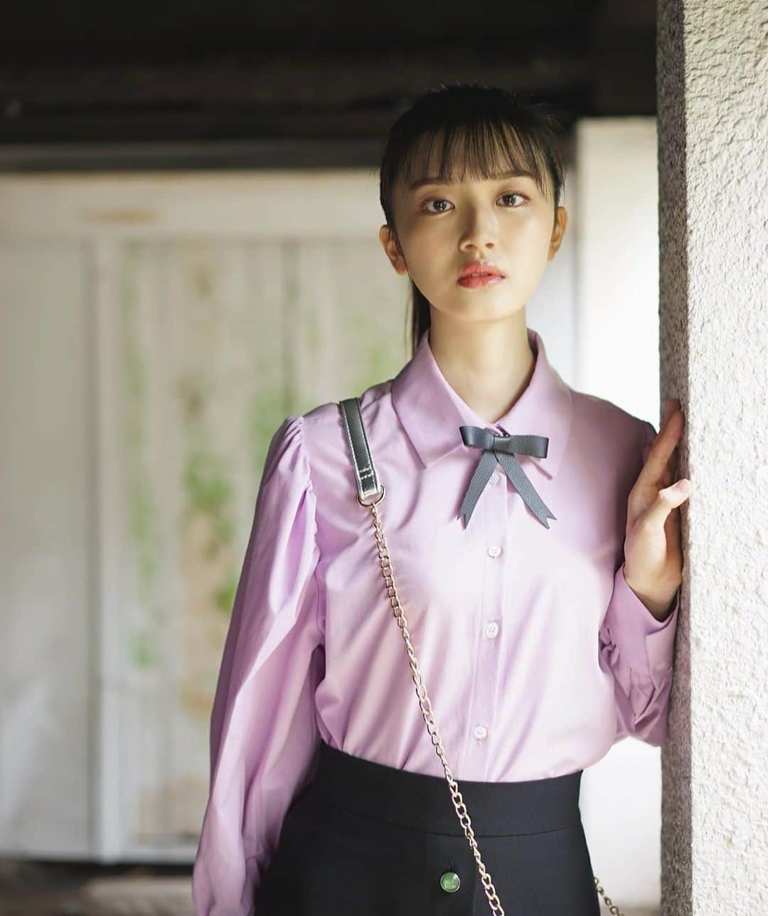 桃さんのインスタグラム写真 - (桃Instagram)「﻿ ﻿ ﻿ ﻿ 私服の撮影でした☺︎﻿ ﻿ シャツもスカートも 　@me.harajuku の🌸  黒のリボンは手作り🎀」6月7日 21時41分 - momo.1121_