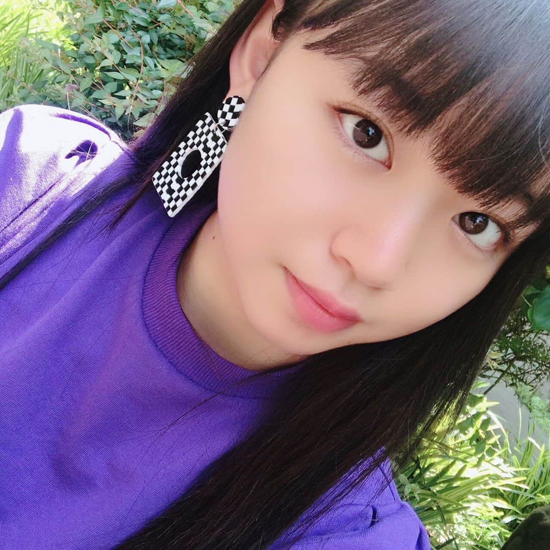 吉田万葉のインスタグラム：「光合成🌳 小鳥さんがいっぱい鳴いてました癒し‪‪🐤🐤‪‪❤︎‬ #今日のコーデ #お散歩 #jk #sjk」