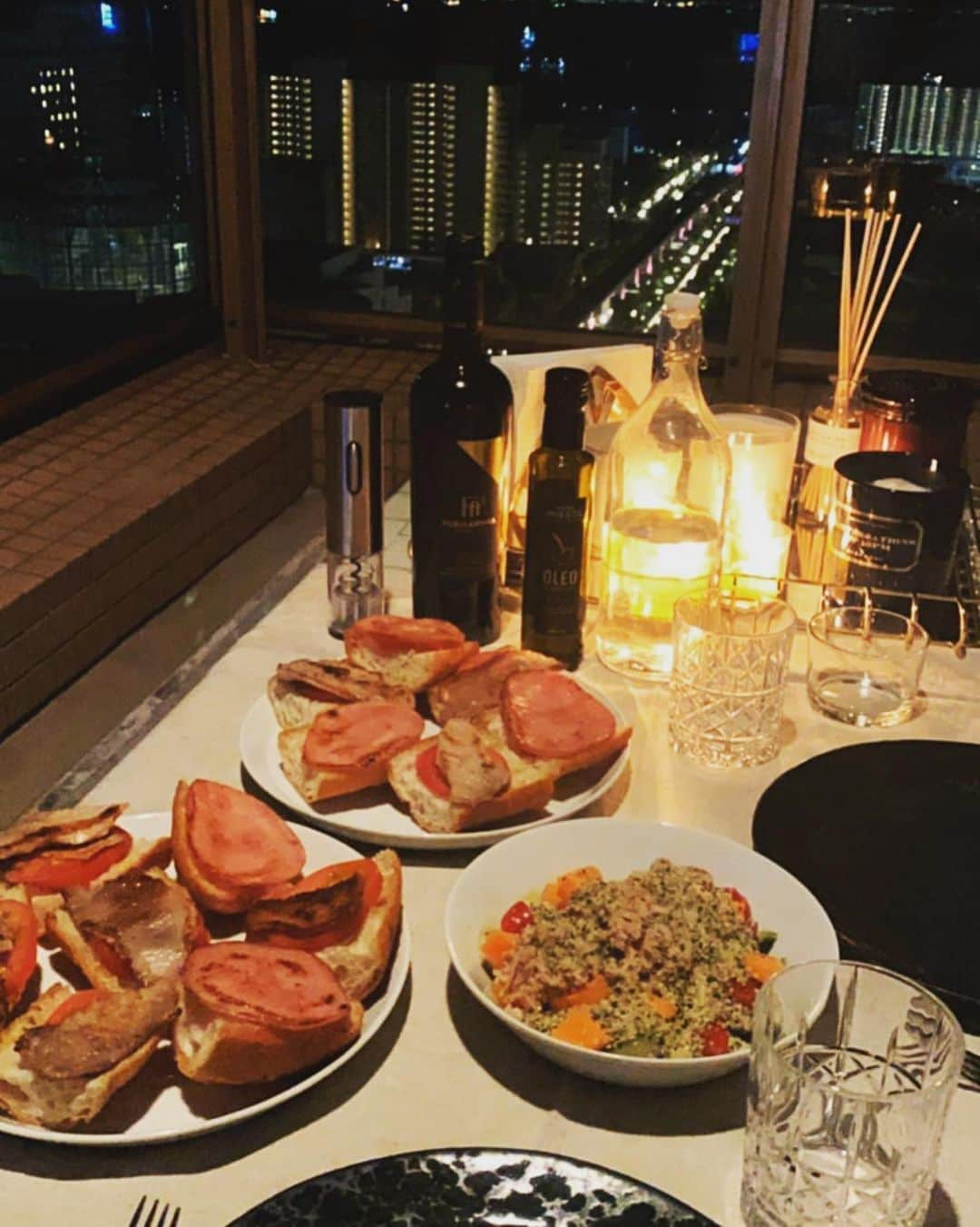 アンドレス・イニエスタさんのインスタグラム写真 - (アンドレス・イニエスタInstagram)「Option A: 🇪🇸🍷🧀 Option B: 🇯🇵 🥢🍣 Your choice?」6月7日 22時04分 - andresiniesta8