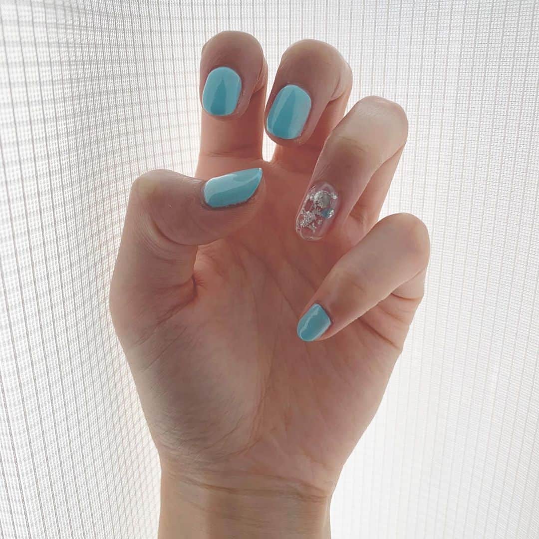 鈴木えりかのインスタグラム：「. ひさびさネイル🥱うれっ！ 水色🐬🐬🐬🐬🐬🐬 . . . . #nail #newnail #june #💅🏻」