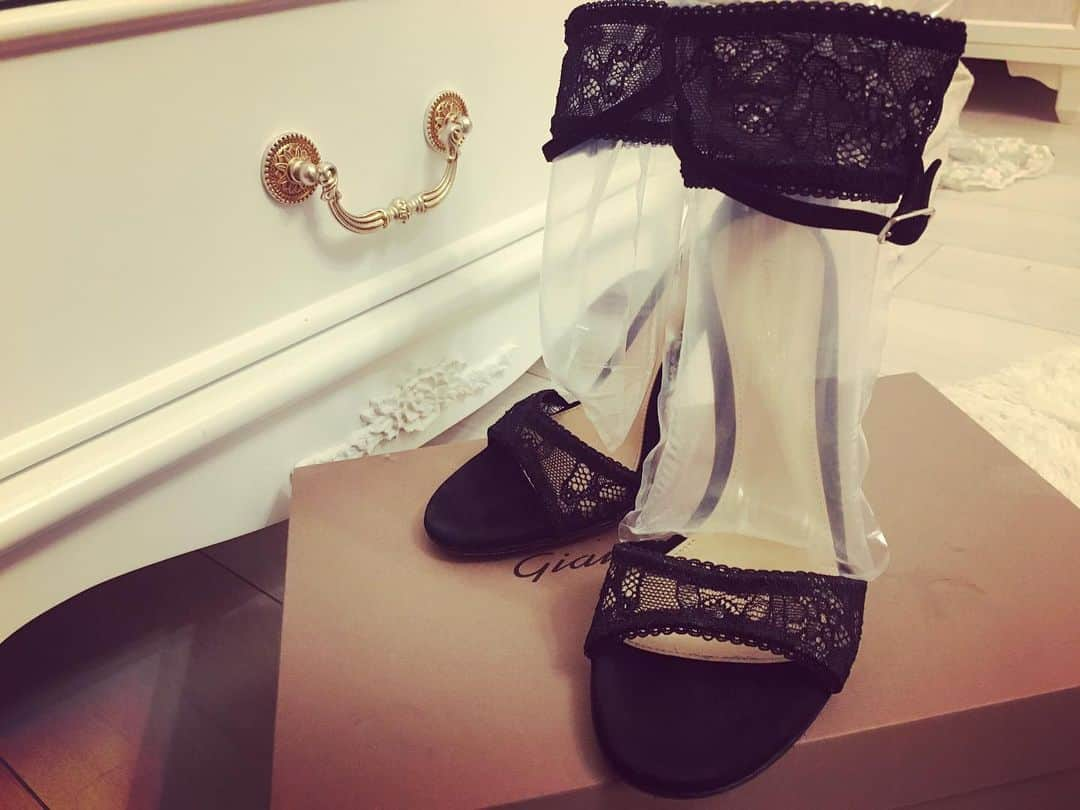 藤咲きく乃のインスタグラム：「#blacklace #gianvitorossi #shoes #heels👠」