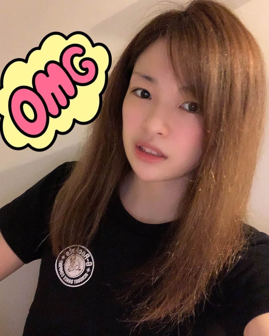 知念紗耶のインスタグラム：「伸ばしっぱなしの髪の毛。 恐ろしくバサバサ〜😱😱 おまけに色も抜け抜け💦 綺麗に整えたい😤 #髪型　#伸ばしっぱなし　#ボサボサ」