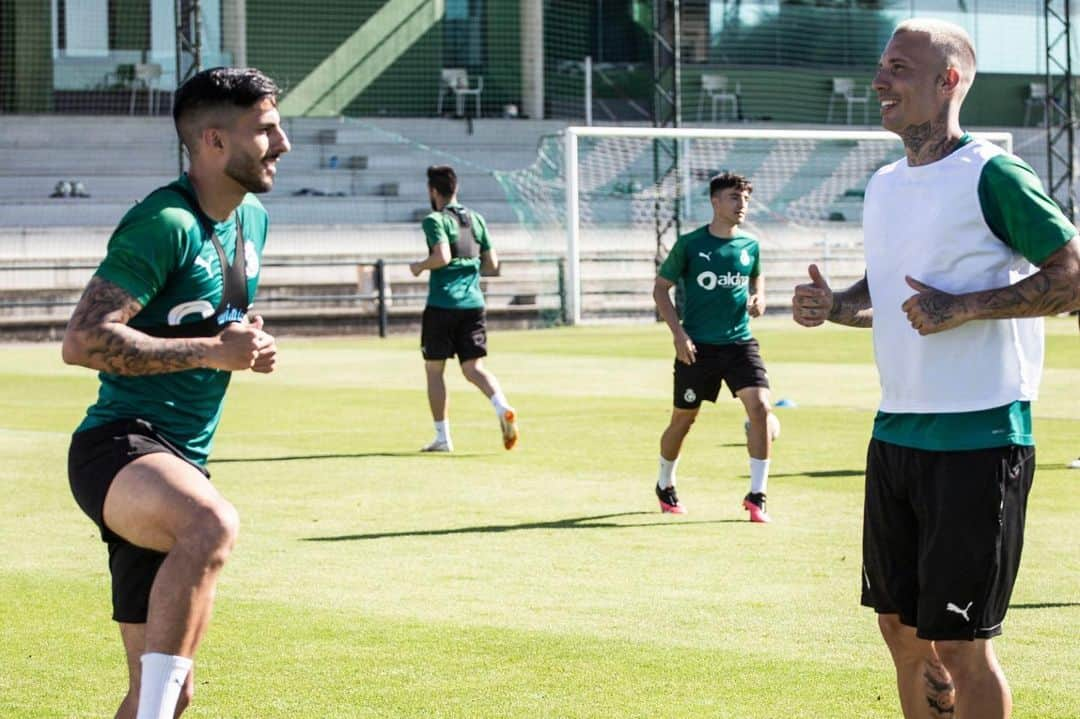 アレクシス・ルアーノのインスタグラム：「⚽️💪🏻⚽️aaauuuaaa」