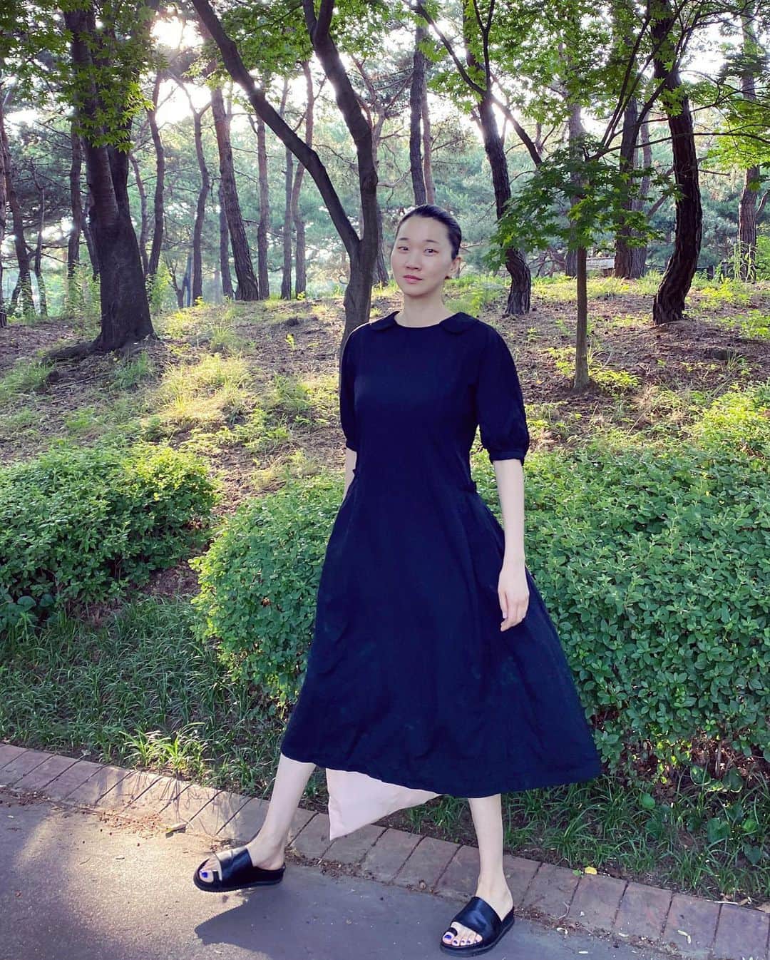 チャン・ユンジュのインスタグラム：「일년 중 가장 좋은 계절. 🌿💚 여행 중 이라는 상상을 하며.  #일상을여행처럼  #파리같은서울생활」