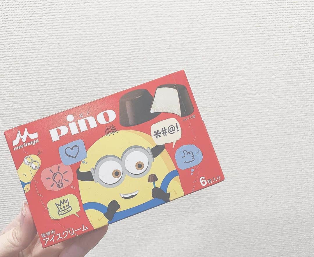 井上瑠夏のインスタグラム：「🍨🍫﻿ ﻿ ﻿ だいすきなピノのパッケージが﻿ ミニオンになってて可愛すぎた...♡﻿ ﻿ ﻿ みんなの好きなアイス、﻿ おすすめのアイス﻿ コメントでおしえてください~ 🍦🤤🎐﻿ ﻿  #ピノ﻿ #アイス﻿ #ミニオン ﻿ #かわいい」