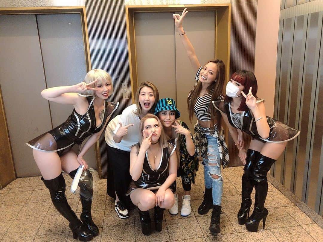 𝑵𝑶𝑹𝑰𝑲𝑶さんのインスタグラム写真 - (𝑵𝑶𝑹𝑰𝑲𝑶Instagram)「@kujira_kabukicho にて  @kay_jointone のHBD💋 .  kayの事だから心配はないと思ってはいたが、どうしても顔だけでもみたくて乗り込みました💗 .  おめでとう30th💓✨✨ .  暖かくteam30overに迎えいれました💋 .  年を重ねる毎に、自分の事をもっと好きになって、自分の魂を大切にしていきましょう‪‪‪‪❤︎‬"いつまでもいろんな人に愛されるkayちゃんでいてください💋 .  今日も泣き虫なkayでした🤣💗w  We are the best 🔥🔥🔥 最後は秘密のモデルがいます🥰 .  #kujiraentertainment#kay #愛され丸山#ポールダンサー#polldancer #cyberpunk #kujira #新宿#歌舞伎町#ssb style#japan #日本一」6月7日 23時26分 - norip_ppz