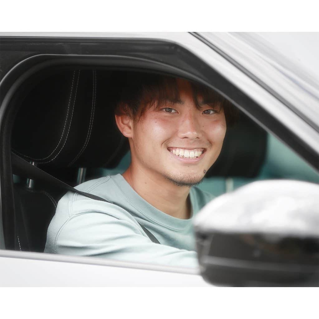 鹿島アントラーズさんのインスタグラム写真 - (鹿島アントラーズInstagram)「駐車場にて！  スマイル！  #鹿島アントラーズ #kashimaantlers #白崎凌兵 #町田浩樹 #三竿健斗 #名古新太郎 #エヴェラウド #everaldo #笑顔 #smile #駐車場シリーズ」6月8日 9時42分 - kashima.antlers