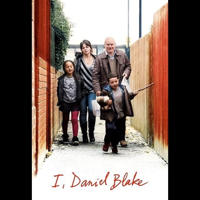 佐津川愛美さんのインスタグラム写真 - (佐津川愛美Instagram)「🎥🏠 #idanielblake #わたしはダニエルブレイク . . おはようございます😋 今日はやっと実現するうれしい作品と新しいうれしい作品。どちらも楽しみーーー！気を付けつつ、お仕事出来ることに感謝して頑張ろうと思います。みなさんは新しい毎日いかがお過ごしですか？？ . . 公開時完全に見逃したやーつ。何回もチャレンジしたのに、見事に毎回時間がハマらなかったこちら。きっといま観ることに意味があったんだなぁ。 いろんな情勢や環境も含め、現状に照らし合わせたり、立場についてやるせなくなったり。日本でも少なからず、、色々と考えさせてもらえる作品でした。いま観れてよかったけど、いま観れて苦しかった。」6月8日 9時43分 - aimi_satsukawa