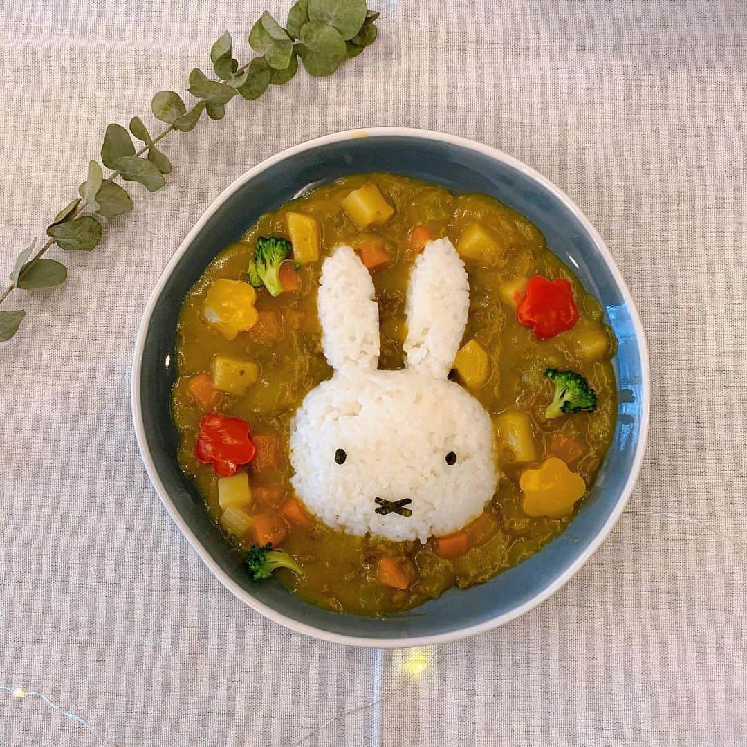 ローリエプレス編集部さんのインスタグラム写真 - (ローリエプレス編集部Instagram)「🍛﻿ ﻿ 今日のご飯は #ミッフィーカレー にしてみない？﻿ ごはんをミッフィー型でかたどったら食べるのが勿体無いくらいかわいく仕上がるんです🐇♡﻿ ﻿ 夏野菜をゴロゴロ入れたら栄養もばっちり！ぜひやってみてね♡﻿ ﻿ ﻿ ❤Thank you❤﻿ @pan.pun.529﻿ @sayaka0624m﻿ @xxayapink﻿ @m__e__i__0116﻿ @apple._.le﻿ ﻿ 過去の投稿は↓をチェック♡﻿ #laurierpress_おうちかふぇ﻿ ﻿ ﻿ ローリエプレスでは、すてきな投稿をリポストします🌸﻿ あなたの投稿に @laurier_press をタグづけしてね💕リポストさせてもらうかも🙊💭 ﻿ ﻿ ﻿ ﻿ ﻿ ﻿ #laurierpress #ローリエプレス#勝手にミッフィーカフェ#ミッフィーカレー#miffy#ミッフィー」6月8日 10時13分 - laurier_press
