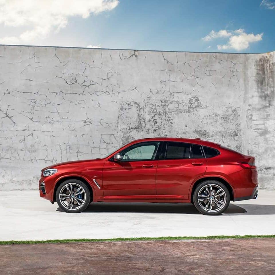 BMW Thailandさんのインスタグラム写真 - (BMW ThailandInstagram)「การออกแบบที่ลงตัวของ BMW X4 สเปกใหม่ คือการนำเอารูปแบบของ SAC (Sport Activity Coupé) มาเพิ่มความคล่องตัวด้วยท้ายลาดแบบ Coupé เพื่อให้รถคันนี้เป็นสปอร์ตคูเป้ที่แข็งแกร่งและโดดเด่น  สอบถามข้อมูลเพิ่มเติมได้ที่ - BMW Contact Center : 1397 - Line : @BMWLeasing : https://lin.ee/e8LSXa4 - ข้อมูลเพิ่มเติมคลิก : www.bmw.co.th  #BMWTH #THEX4 #สุนทรียภาพแห่งการขับขี่ #JOYisBMW」6月8日 10時09分 - bmwthailand