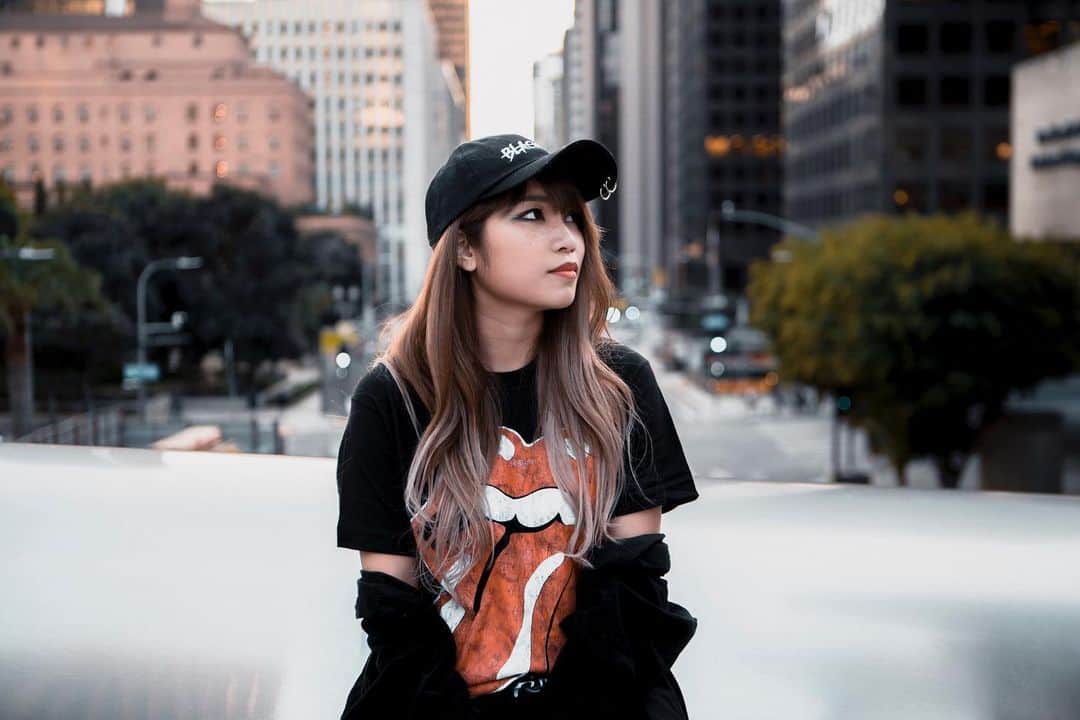 R!Nのインスタグラム：「26歳になりました。 これからも音楽と共に、切磋琢磨しながら生きていきます。  みんなの愛と勇気で、今年も無事に時を重ねられたことが嬉しいです。本当にありがとう！  夜8時からの生放送、YouTube見てね！  #birthday #aldious #0608rin特番」