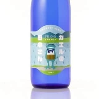 KURAND@日本酒飲み放題さんのインスタグラム写真 - (KURAND@日本酒飲み放題Instagram)「有機の日本酒「カエルの田中さん」が新登場！﻿ ﻿ 「カエルの田中さん」は有機栽培で育てたお米でできた、素朴でやさしい味わいが特徴のオーガニック日本酒です。余計なものはいれない、自然のまんまの、ピュアだけど複雑な風合いをじっくりとご堪能ください。﻿ ﻿ 農薬、化学肥料を一切使わずに育てられた有機米を使い、環境に負荷をかけずにつくられたお酒です。田んぼの中のカエルさんをイメージに、超自然派の、添加物不使用でとことん自然のスタイルにこだわりました。﻿ ﻿ オーガニックで素朴な滋味を追及した日本酒です。製法と味わいだけでなく、田中さんの夢に寄り添えるよう、最も環境負荷が少ない「リユースびん」をボトルとして採用し、地球温暖化防止となるCo2排出量の削減にも貢献しています。﻿ ﻿ 有機日本酒の素朴で自然な味わいには、素材の持ち味を生かしたシンプルな料理が合います。あさりの酒蒸し、塩焼きの川魚などは好相性です。クリームチーズなど、意外な食材との組み合わせを探しながらお楽しみください。﻿ -----------------------﻿ ﻿ KURANDは「お酒のある暮らし」をテーマに﻿ 写真やコラムをシェアしています。 ﻿ ﻿ お酒の詳細やお買い物は﻿ ▼プロフィール上のurlより公式HPから ﻿ @kurand_info﻿ ﻿ 様々なコンセプトのお酒、揃えています。﻿ 期間限定で父の日ギフト仕様にも対応可能です！﻿ ﻿ #kurand #kurandsakemarket #shugermarket #sakestagram #sake #酒スタグラム #今日の一杯 #晩酌 #プチ贅沢 #オーガニック #無農薬 #有機栽培 #有機認証 #リユース #自然派 #日本酒 #日本酒好き #オンライン #酒ギフト #カエル #カエル🐸 #カエル好き #田んぼ #田中さん #新商品発売 #新商品情報 ﻿﻿ ﻿」6月8日 10時27分 - kurand_info