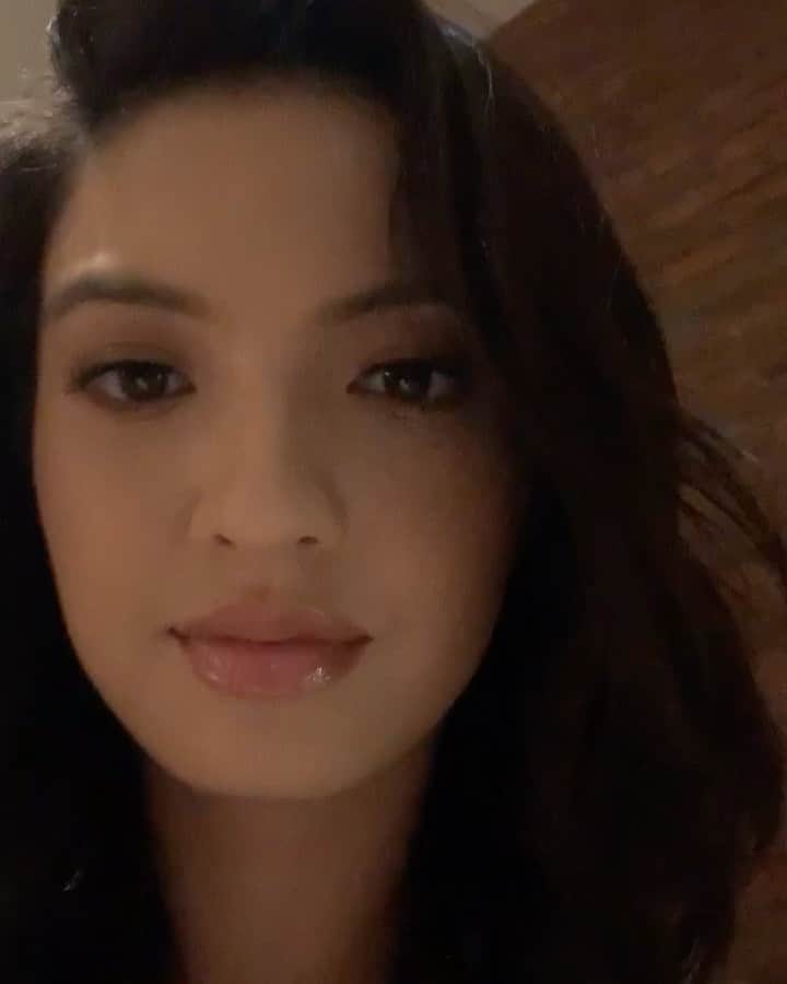 ラライン・シャーのインスタグラム：「Have a good week😗」