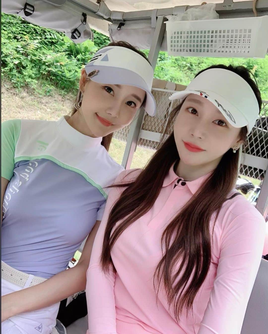 チェ・スルギさんのインスタグラム写真 - (チェ・スルギInstagram)「. 잔디만 나오면 씐나는  골린이두마리 🌈🍑⛳️😆 . #골프」6月8日 1時45分 - angel9028