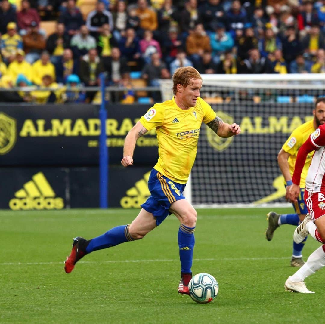 アレハンドロ・フェルナンデス・イグレシアスのインスタグラム：「1 semana...⌛️⚽️」