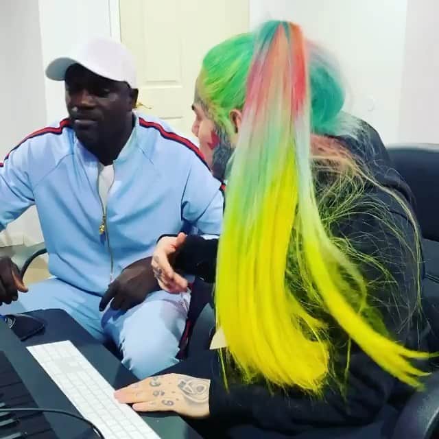 エイコンのインスタグラム：「Being Locked up can really change your prospective in life. Ask @6ix9ine #lockedup Coming Soon!」