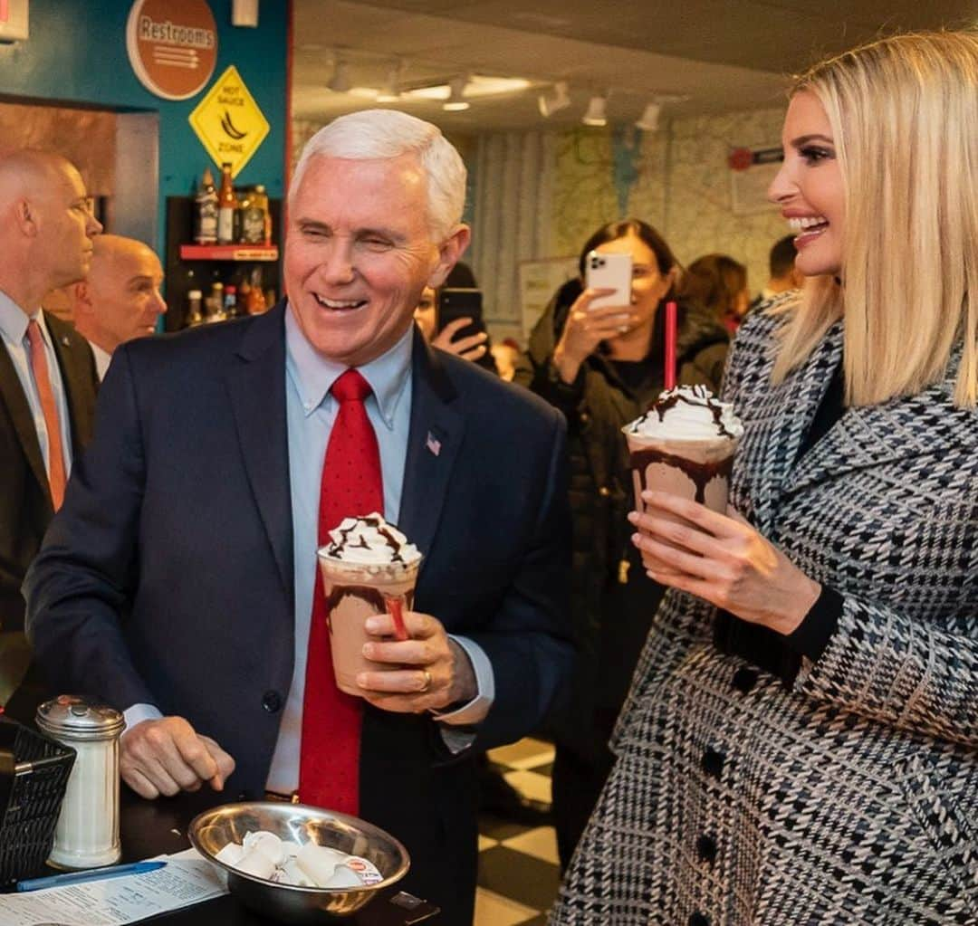 イヴァンカ・トランプさんのインスタグラム写真 - (イヴァンカ・トランプInstagram)「Happy Birthday Mr. @VP!」6月8日 3時05分 - ivankatrump