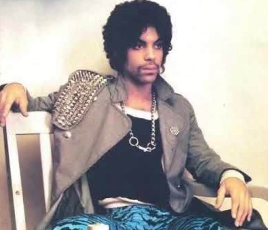DJプレミアさんのインスタグラム写真 - (DJプレミアInstagram)「PRINCE WOULD BE 62 TODAY... HAPPY BORN DAY TO YOUR UNIQUE INCREDIBLE LEGACY... SALUTE KING🎂🙏🏾💜👑」6月8日 3時29分 - djpremier