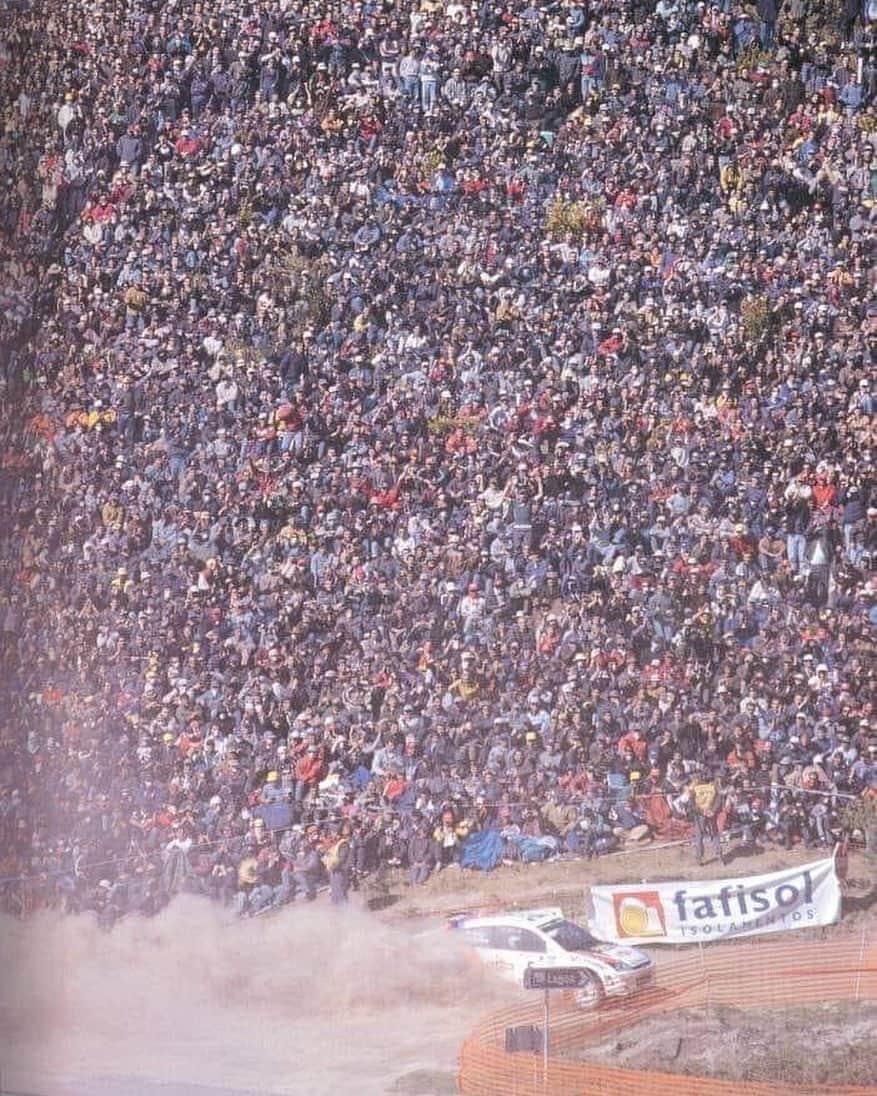 ケン・ブロックさんのインスタグラム写真 - (ケン・ブロックInstagram)「Love this vintage shot of Colin McRae ripping through a stage in a Ford Focus WRC, in front of a massive crowd in Portugal, sometime in 1999-2000. #legend #FordFocus #WorldRallyChampionship」6月8日 4時21分 - kblock43