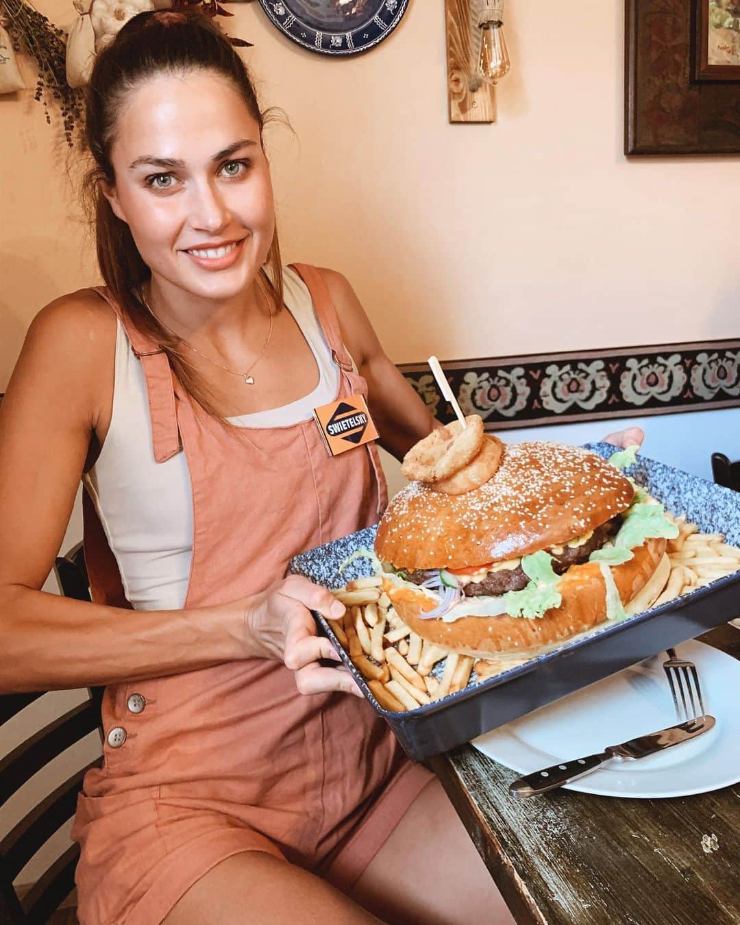 ズザンナ・ヤカボスのインスタグラム：「tegnapi ebéd, ami végülis ma estig az összes étkezést helyettesítette 🤣」