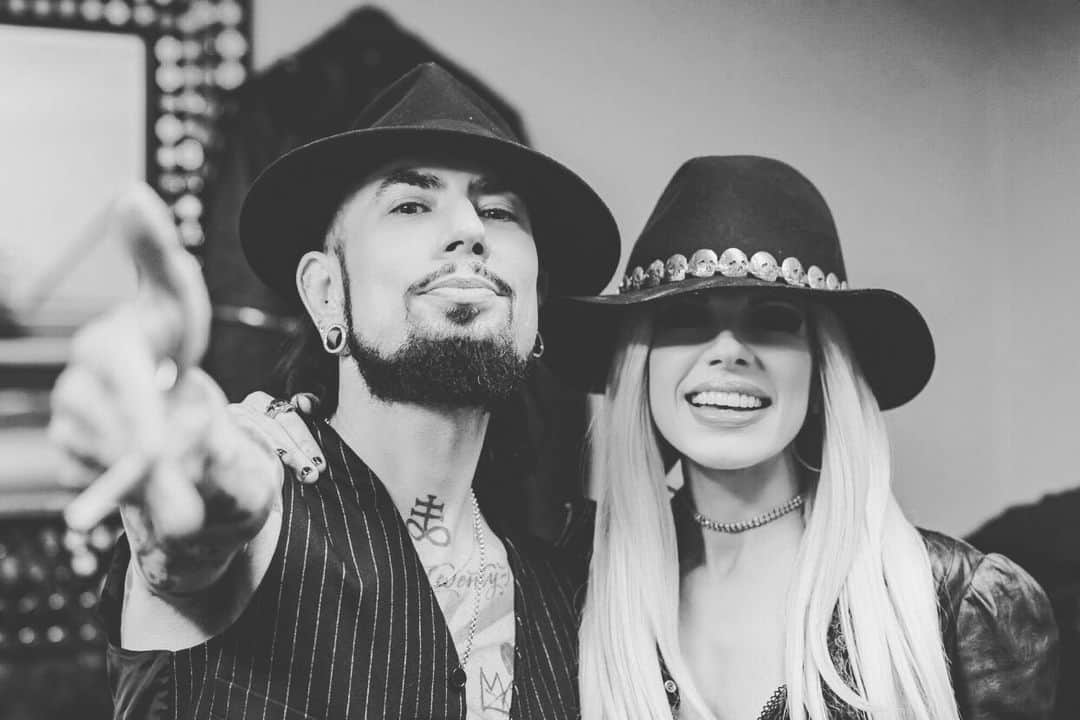 オリアンティさんのインスタグラム写真 - (オリアンティInstagram)「Happy birthday to great friend /jamming buddy amazing guitarist .. always fun times hanging with u ..wishing u a great day #davenavarro 🎈 📸 @chris.ace.photography」6月8日 4時53分 - iamorianthi