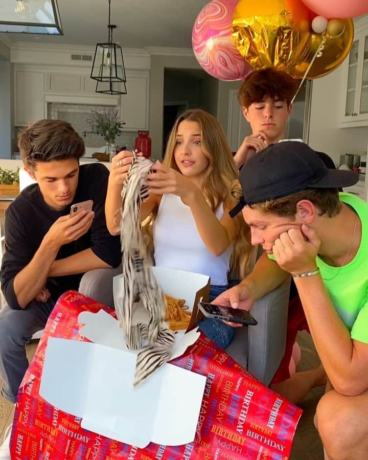 Brent Riveraのインスタグラム：「We got you lexi🤪😂 @lexibrookerivera  @benazelart @jeremyhutchins @ayzhanyree」
