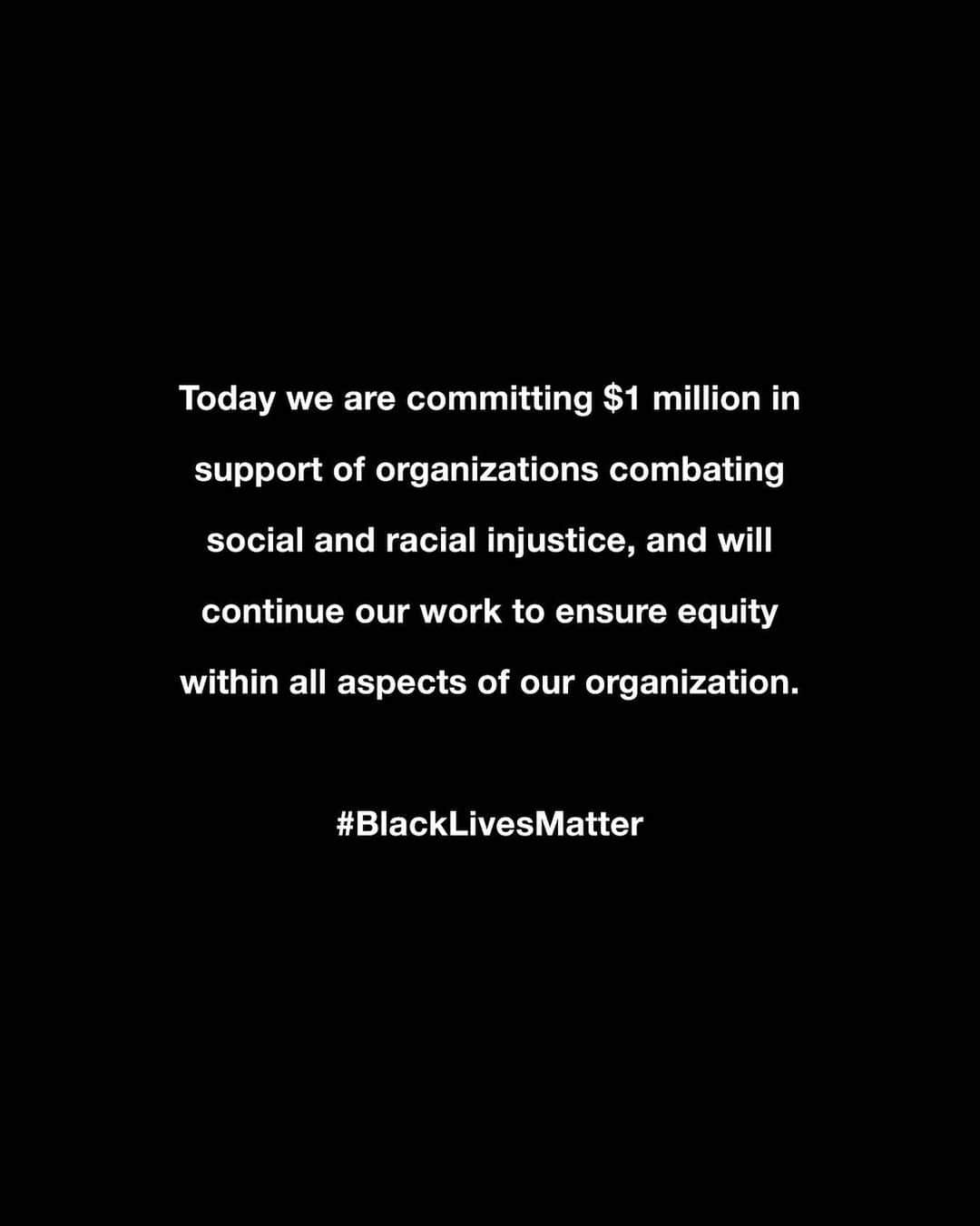 Macy'sさんのインスタグラム写真 - (Macy'sInstagram)「As a company, we are committed to doing our part to end systematic racism.  We see you. We hear you. #BlackLivesMatter」6月8日 5時34分 - macys