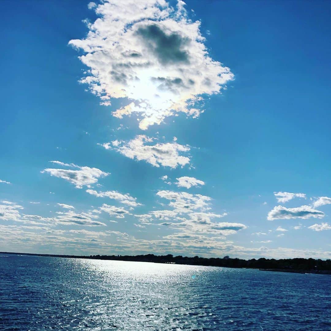 デレク ラムのインスタグラム：「Looking for silver linings....」